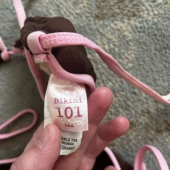 Two string bikinis - Picture 6 of 7